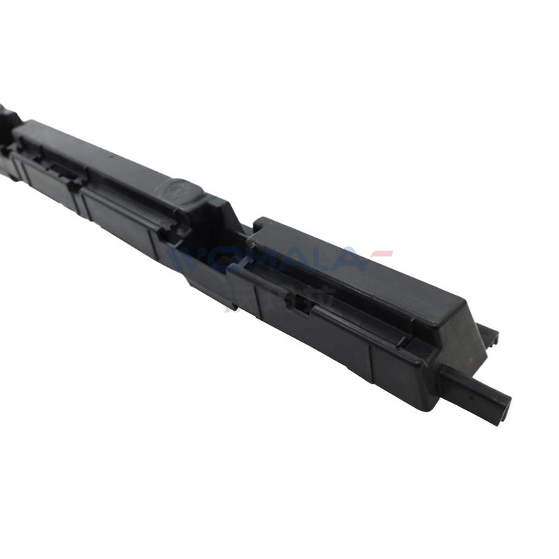 براکت صفحه محافظ زیر سپر سمت راست وومالا OE 31447324 برای ولوو S90L